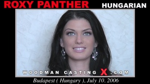 Reloj Roxy Panther primer video XXX.  Pierre Woodman desnudarse Roxy Panther, una chica húngara.